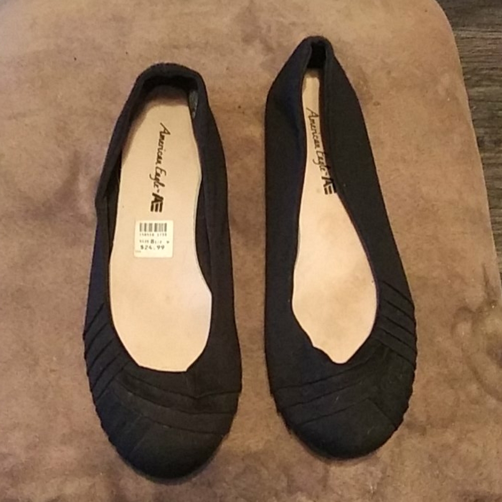 American eagle womans slip ons
